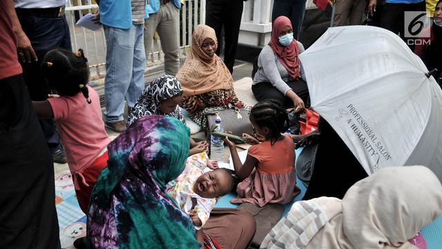Puluhan Imigran Terlantar di Trotoar Jalan Kebon Sirih