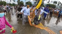 Melihat Keunikan Festival Sekerat di Kutai Timur dan Budaya Pelas Laut