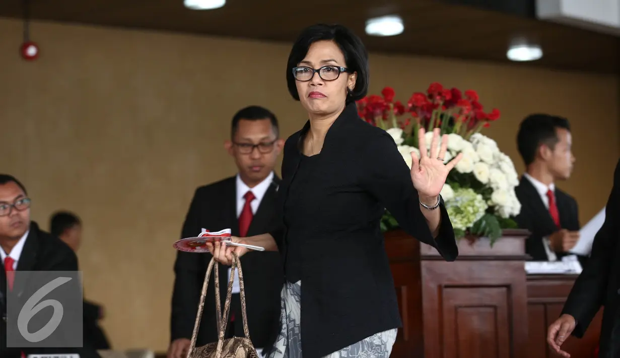 Menteri Keuangan Sri Mulyani saat menghadiri sidang tahunan MPR RI di ruang rapat paripurna 1 Gedung Nusantara, Jakarta, Selasa (16/8). Presiden Jokowi berpidato kenegaraan menyampaikan tentang pencapaian kinerja pemerintah. (Liputan6.com/Faizal Fanani)