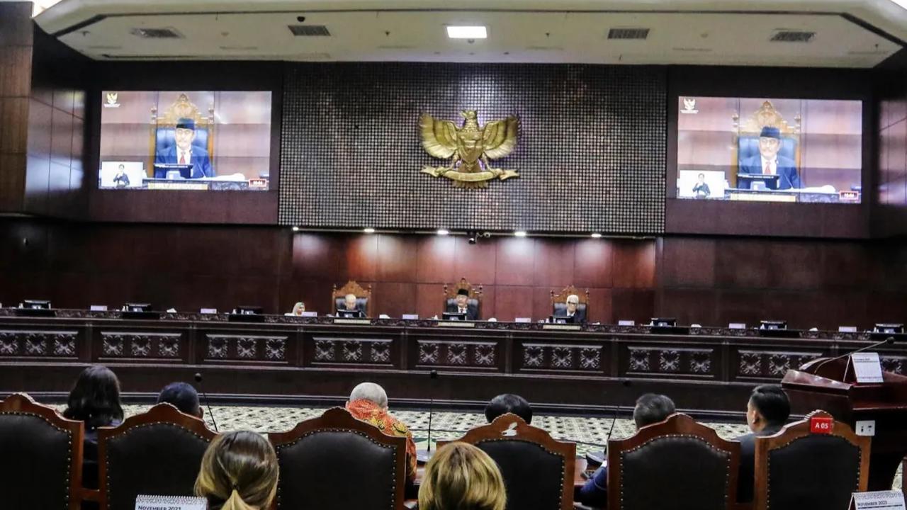 Sebelum menyidangkan Anwar Usman, Bintan juga pernah menjadi anggota Dewan Etik periode 2017-2020 sebagai anggota Majelis Kehormatan MK.<br>