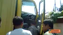 Citizen6, Bandung: Sebuah truk box melintasi rel kereta api dan menabrak pintu pos KA di Jalan Laswi, Gang Cinta Asih Utara, Cibangkong, Batununggal, Bandung. (Pengirim: Deden)