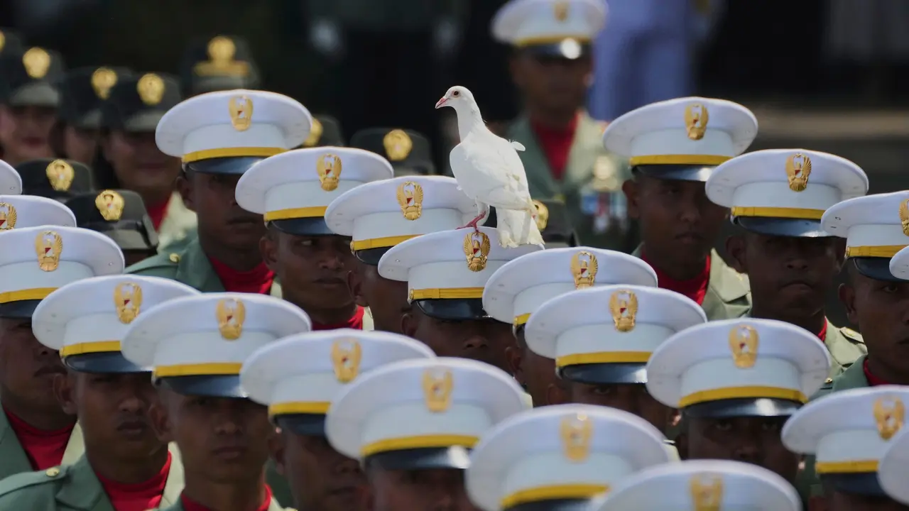 Momen Upacara Peringatan Detik-detik Proklamasi Kemerdekaan Republik Indonesia di Istana Merdeka