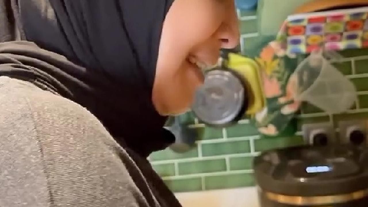 Momen Rieta Amilia Bikin Bubur Kampiun untuk Buka Puasa, Penampilannya Menggugah Selera dan Bikin Netizen Ngiler