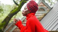 Jessica Nabongo,&nbsp;influencer perempuan kulit hitam pertama yang didomentasikan menjelajah setiap negara di dunia. (dok. Instagram @jessicanabongo/https://www.instagram.com/p/Cd_f_SGPN7g/)