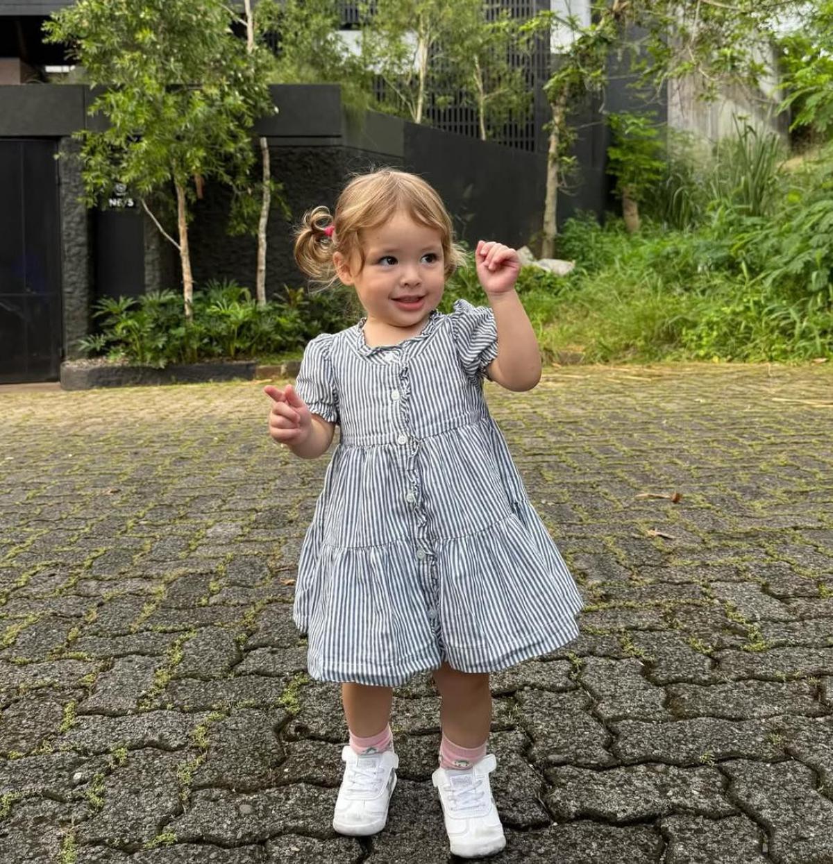 3 Potret Potret Imut Kamari, Anak Jennifer Coppen Tampil Menawan dengan Aura Noni-Noni Belanda