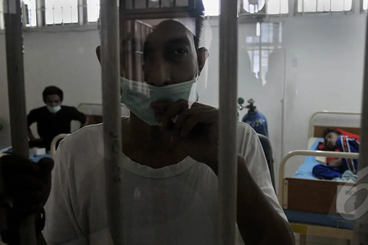 Warga Binaan Melakukan Pemeriksaan Tuberkulosis di LP Cipinang