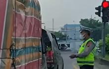 Viral Polisi Tilang di Lampu Merah, Kakorlantas Bereaksi Keras: Bukan Perangkap Penilangan!