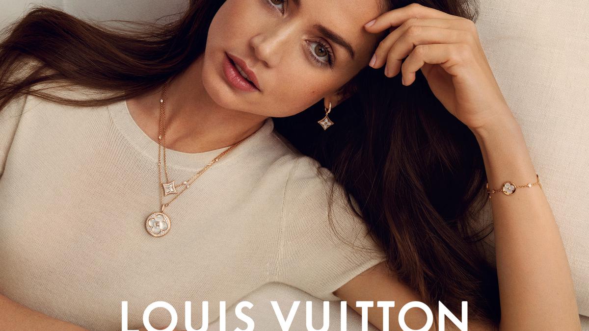 Ana de Armas dan Ouyang Nana Hidupkan Kembali Ikon Color Blossom Louis Vuitton di 2026