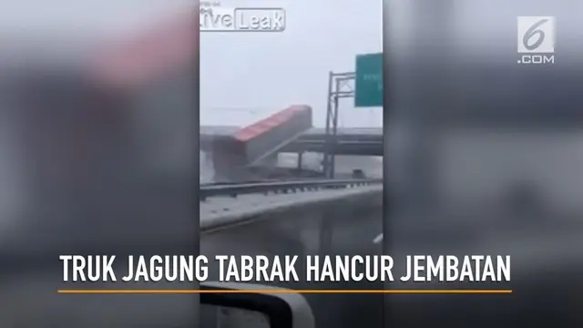 VIDEO: Nahas, Truk Jagung Tabrak Jembatan sampai Hancur