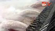 Tiga bendungan raksasa di Cina tengah menghadapi ujian berat menyusul masih tingginya curah hujan akibat cuaca ekstrim. Hingga kini banjir di barat daya Cina telah mengakibatkan sedikitnya 146 warga tewas dan jutaan orang hidup di pengungsian. 
