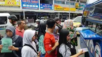 Pelayanan penukaran uang oleh BI Cirebon. Foto (Liputan6.com / Panji Prayitno)