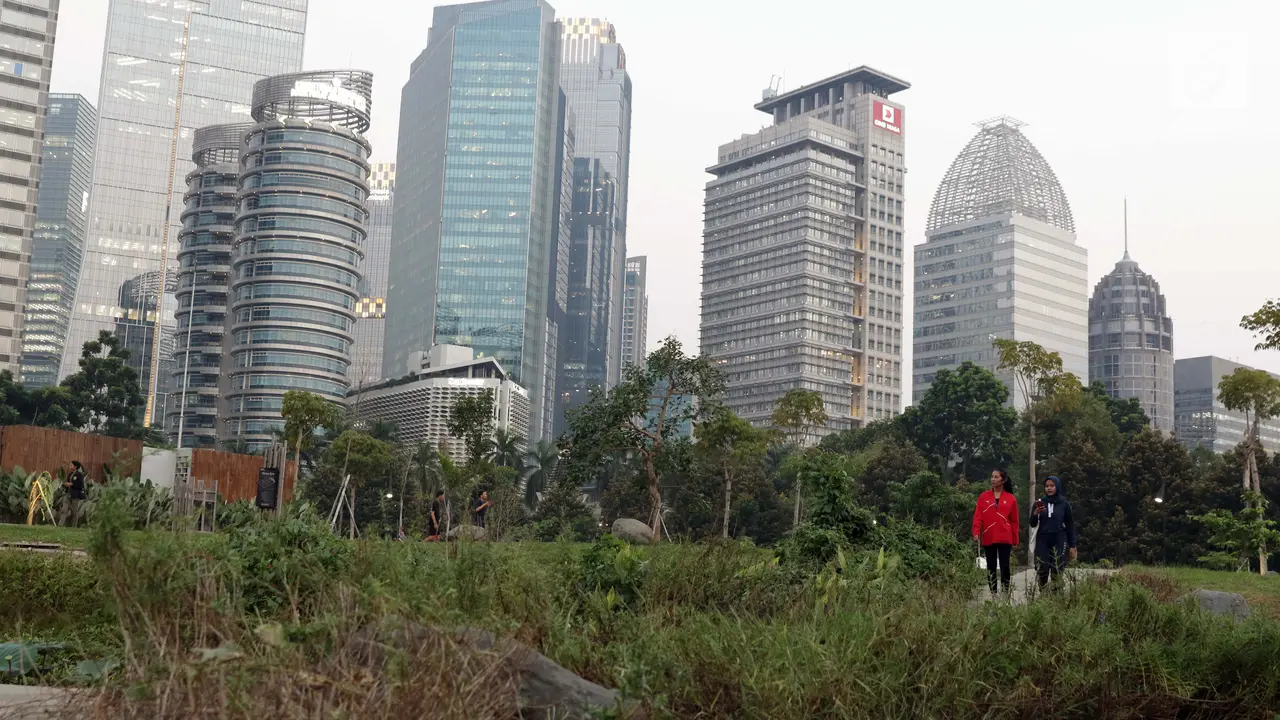 Menikmati Sore di Hutan Kota GBK