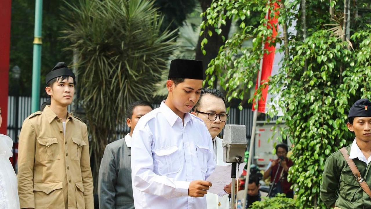Selain itu, pertunjukan ini juga memperagakan detik-detik proklamasi kemerdekaan RI yang dibacakan olah Ir Soekarno.