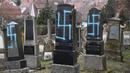 Penampakan makam Yahudi yang dicoret simbol Nazi di pemakaman Yahudi, Quatzenheim, Prancis, Selasa (19/2). Gejolak anti-Semit di Prancis meningkat dalam beberapa pekan terakhir. (Frederick FLORIN/AFP)
