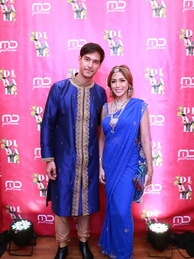 [Fimela] Artis Diwali -Jessica Iskandar dan Richard Kyle
