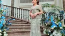 Printed dan sequin menjadi paduan unik untuk diaplikasikan pada gaun bridesmaid. Sontek gaya Prilly dengan paduan nuansa hijau dan silver yang menambah keunikan dalam bergaya. (foto: Prilly Latuconsina)