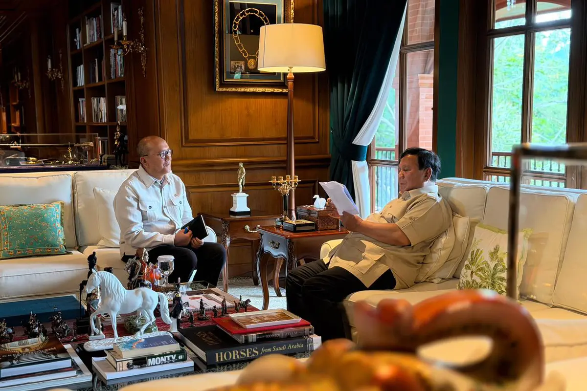 Presiden Prabowo Subianto menerima Kepala BPI Danantara sekaligus Menteri Investasi dan Hilirisasi Rosan Roeslani di Hambalang, Bogor, pada Minggu sore, 4 Januari 2026. (Foto: setkab)