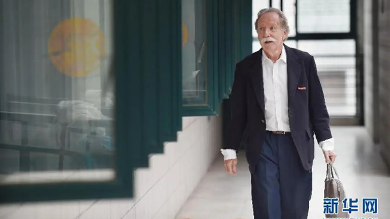 Mirip Albert Einstein, Profesor di Cina Jadi Viral di Internet