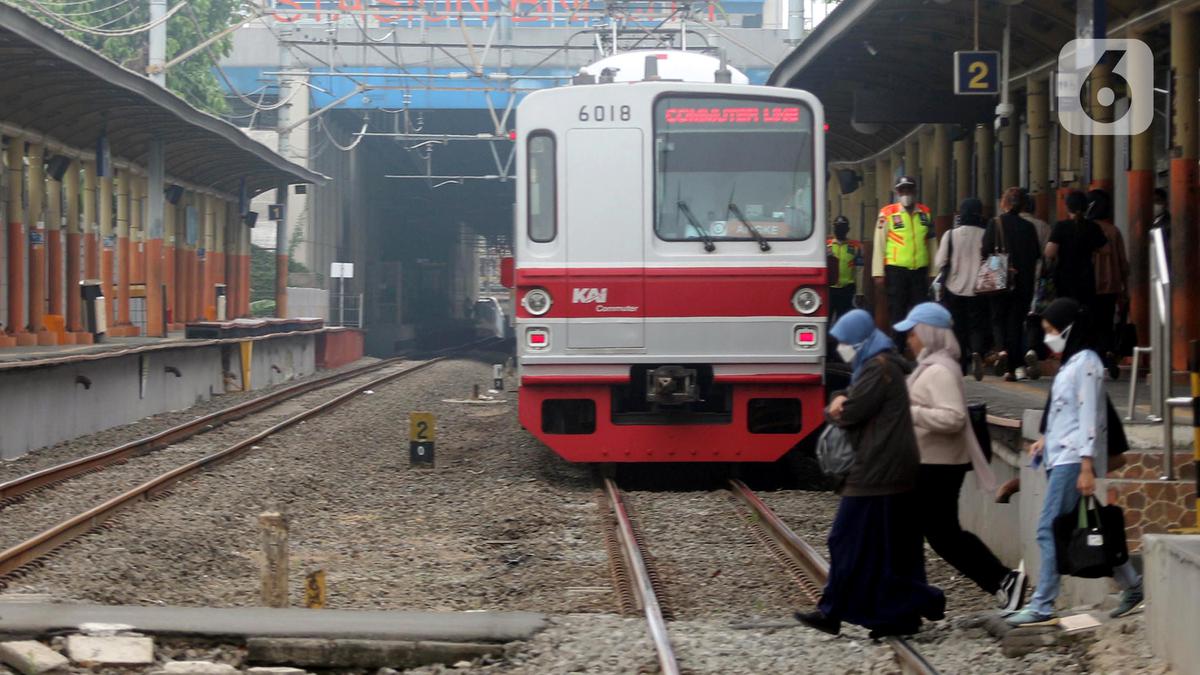 Stasiun Bekasi Terkepung Banjir, Operasional KRL Normal
