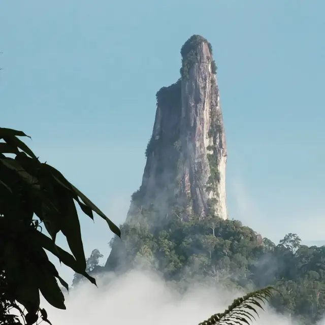 Gunung Puruk Sandukui di Kalimantan
