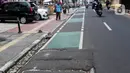 Di jalur sepeda pun kerap ditemui retakan. (Liputan6.com/Herman Zakharia)