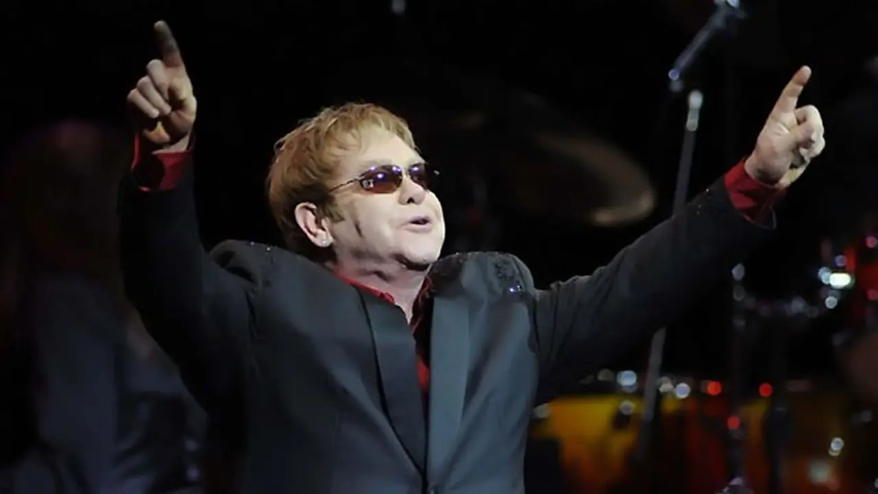 elton-john-131205b.jpg