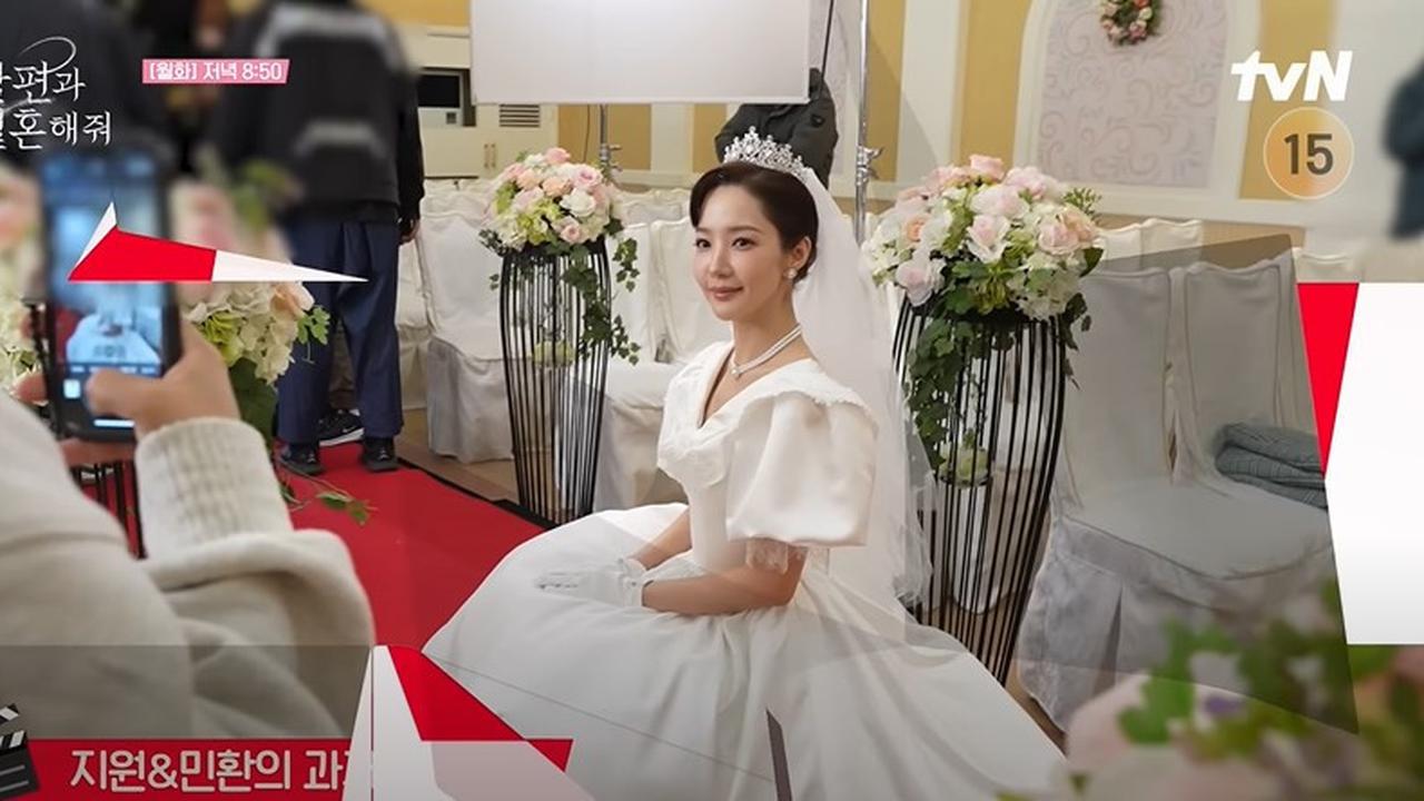 Merasa Dirinya Seperti Gu Jun Pyo-nya Lee Min Ho, Berikut Potret Park Min Young Pakai Wedding Dress di 'MARRY MY HUSBAND