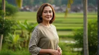 9 Model Baju Wanita Usia 50 Tahun Kombinasi Polos, Tampil Elegan dan Nyaman di Usia Matang