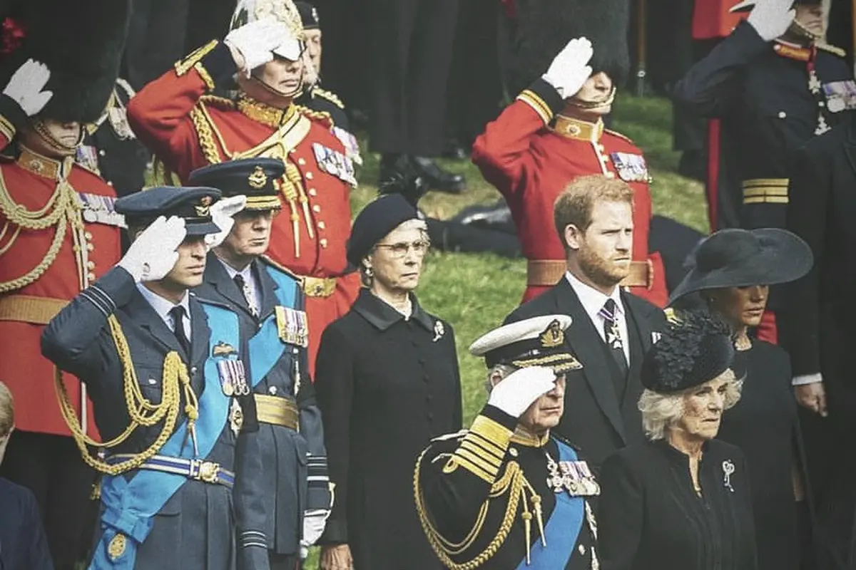 Makna Kalung Mutiara Hingga Topi Hitam yang Dikenakan Keluarga Inggris Saat Pemakaman Ratu Elizabeth II