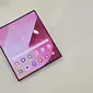 Smartphone layar lipat terbaru Samsung Galaxy Z Fold 6 dalam warna Pink. (Liputan6.com/ Agustin Setyo Wardani)