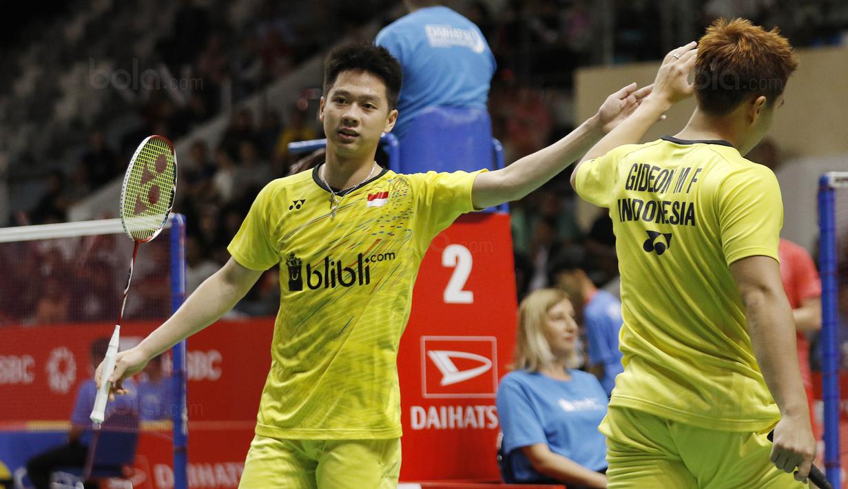 Ganda putra Indonesia Kevin Sanjaya/Marcus Gideon saat melawan wakil Thailand, Tinn Isriyanet/Kittisak Namdash, pada laga Indonesia Masters 2018 di Istora Senayan, Rabu (24/1/2018). Kevin/Marcus menang 21-16 21-16. (Bola.com/M Iqbal Ichsan)