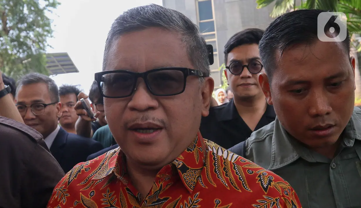 Sekretaris Jenderal DPP PDI Perjuangan (PDIP), Hasto Kristiyanto rampung menjalani pemeriksaan sebagai saksi oleh penyidik Komisi Pemberantasan Korupsi (KPK) di Gedung Merah Putih KPK, Senin (10/6/2024). (Liputan6.com/Herman Zakharia)