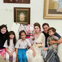 Kejutan ulang tahun Nurah Syahfiran (Sumber: Instagram/nourahsheivirah)