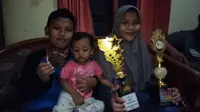 Bernama Hanya Satu Huruf, Begini Prestasi Anak-Anak Pasutri dari Banyuwangi
