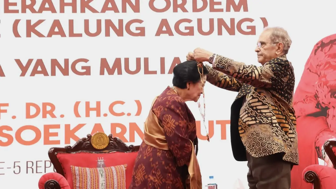 Presiden ke-5 RI sekaligus Ketua Umum PDI Perjuangan (PDIP), Megawati Soekarnoputri, menerima penghargaan tertinggi Pemerintah Timor Leste, Grande Colar da Ordem de Timor Leste.