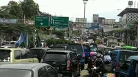 VIDEO: Antrean di Puncak Bogor Mengular Hingga 15 Km