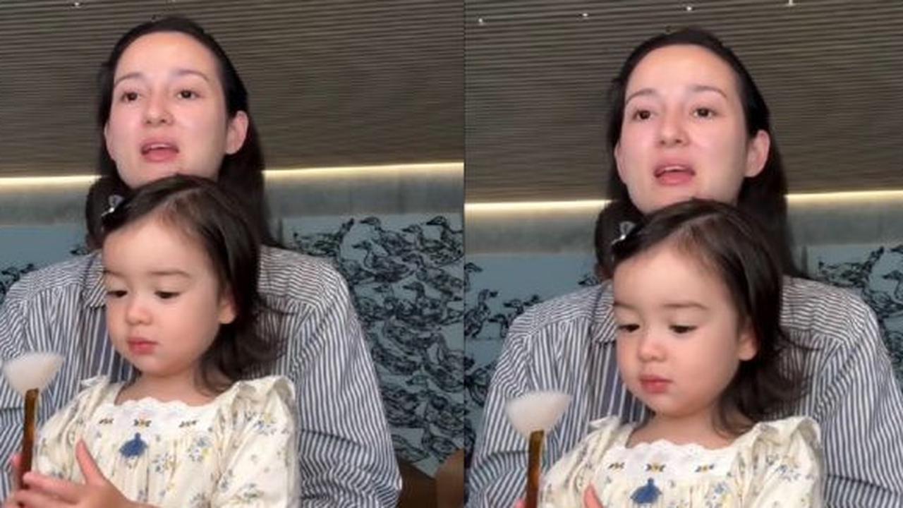 Antusias Sambil Dipangku, 5 Momen Kelucuan Brielle Putri Cantik Julie Estelle Temani Ibunda Saat Dirias