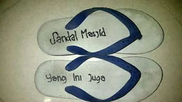 6 Tulisan di Sandal Jepit Tanda Kepemilikan Ini Bikin Ngakak