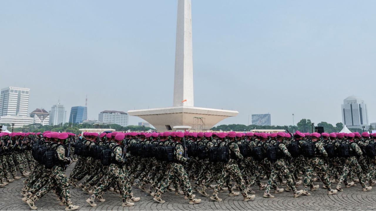 VIDEO: Defile Pasukan TNI di HUT ke-79, Gagah & Tangguh Dihormati Jokowi hingga Prabowo