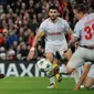 Pemain Liverpool, Mohamed Salah berhasil mencetak gol ke gawang Spartak Moscow pada matchday terakhir Grup E Liga Champions di Stadion Anfield, Kamis (7/12). Liverpool menang 7-0 dan lolos ke babak 16 besar. (AP/Rui Vieira)