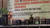 Di acara Indonesia Health Economic Association, Dr dr Ketut Suastika SpPD KEMD mengatakan bahwa bukan gula yang menyebabkan seseorang mengidap diabetes, melainkan obesitas (Aditya Eka Prawira/Liputan6.com)
