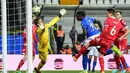 Penyerang Italia, Moise Kean, mencetak gol  ke gawang Liechtenstein pada laga Kualifikasi Piala Eropa 2020 di Stadion Ennio-Tardini, Selasa (26/3). Italia menang 6-0 atas Liechtenstein. (AFP/Miguel Medina)