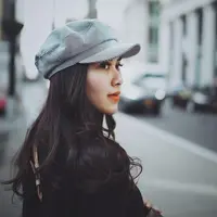 Setelah resmi menikah pada 21 April 2018, Syahnaz Sadiqah dan Jeje Govinda kini tengah berbulan madu. Syahnaz yang kini sudah resmi menjadi istri kian menarik perhatian publik soal style fashionnya selama bulan madu. (Instagram/syahnazs)