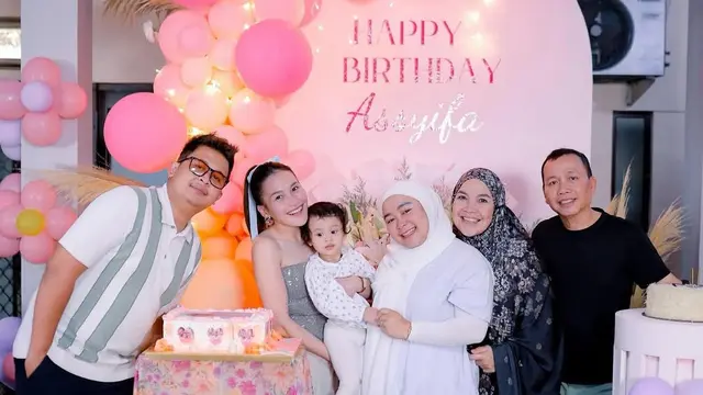 Ayu Ting Ting saat Berikan Kejutan Ulang Tahun Adiknya. [@ayutingting92]