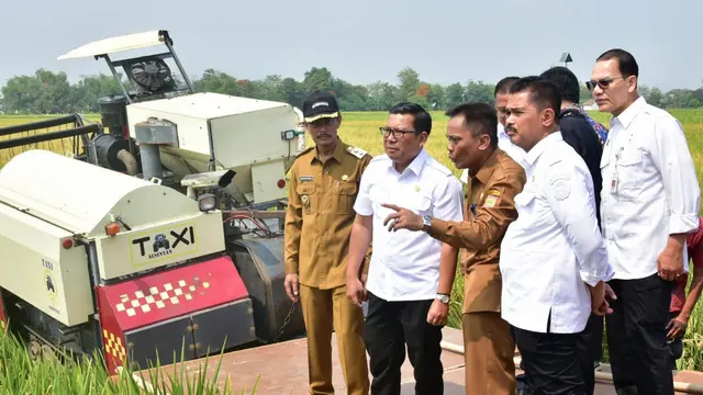 Mentan Tanam Padi di Sukoharjo, Targetkan Produksi Beras 35 Juta Ton