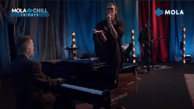 Penyanyi asal Italia, Michele Bravi
