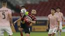 Pemain Bali United, Ilija Spasojevic (tengah) mengontrol bola dalam laga pembukaan BRI Liga 1 2021/2022 antara Bali United melawan Persik Kediri di Stadion Utama Gelora Bung Karno, Jumat (27/8/2021). (Foto: Bola.com/Ikhwan Yanuar)