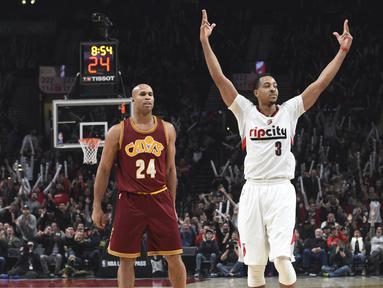 Ekspresi pemain Portland Trail Blazers, C.J. McCollum usai timnya kalahkan Cleveland Cavaliers pada laga NBA basketball game di oda Center, Portland (11/1/2016). Blazers menang 102-86.  (AP/Steve Dykes)