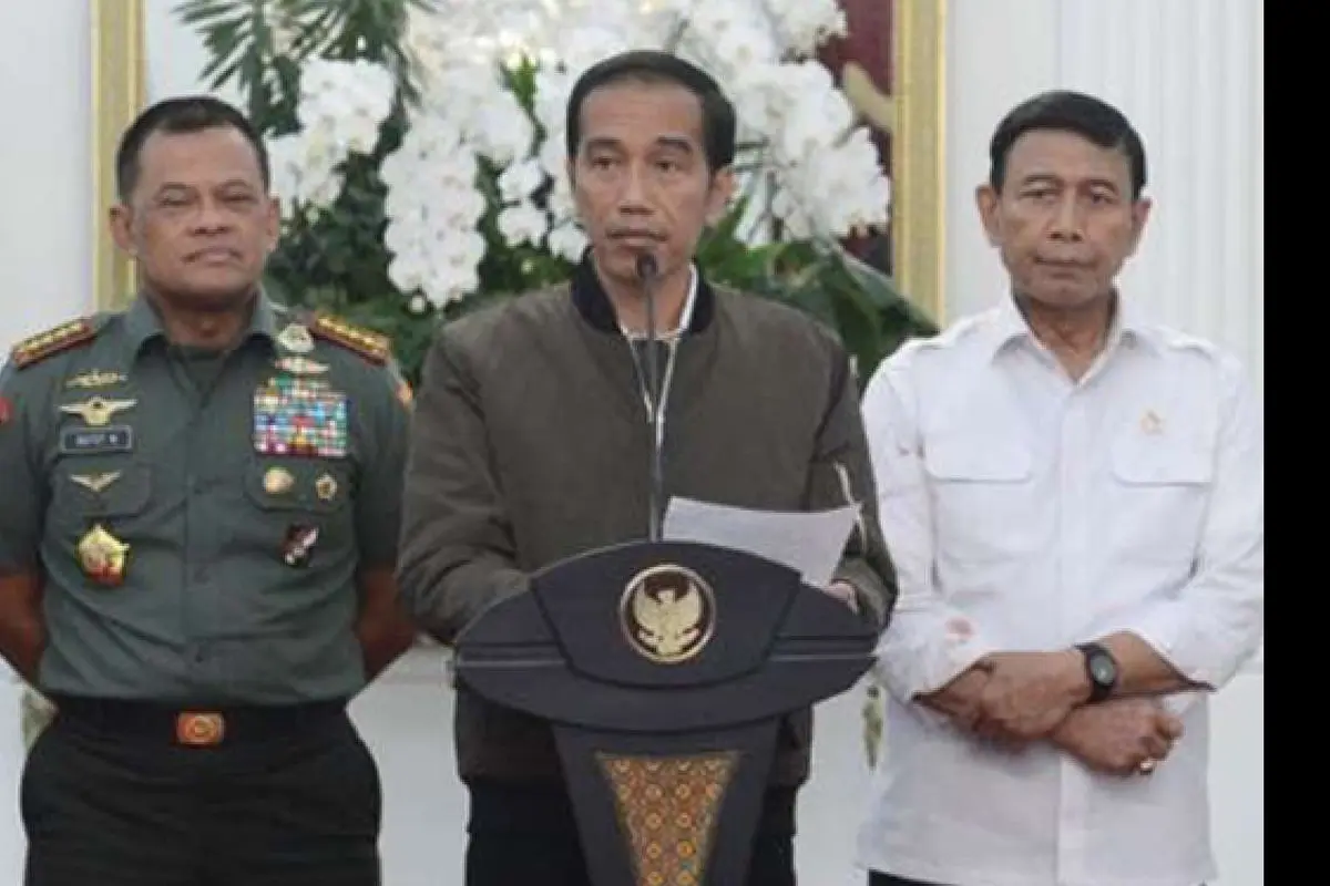 [Bintang] Jaket Bomber Jokowi Laku Keras
