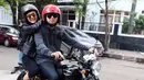 "Yang bikin nyambung itu lingkungan dan kesamaan hobi. Kami sama-sama senang dengar musik, genrenya juga sama. Terus hobi motor kan, kami saling ikuti ternyata masuk-masuk saja (cocok)," ungkap Gussaoki. (Instagram/gussaoki)